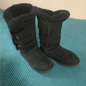 Women’s UGG Boots - black side buttons